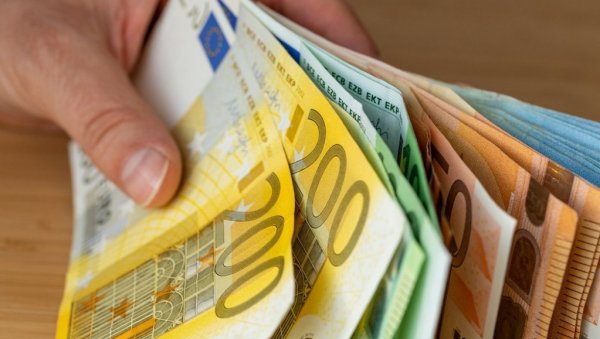 БЕСПОВРАТНА ПОМОЋ ЖЕНАМА ДО 10.000 ЕВРА: Пријаве трају до 17. априла, а услови за аплицирање никад лакши БЕСПОВРАТНА ПОМОЋ ЖЕНАМА ДО 10.000 ЕВРА: Пријаве трају до 17. априла, а услови за аплицирање никад лакши