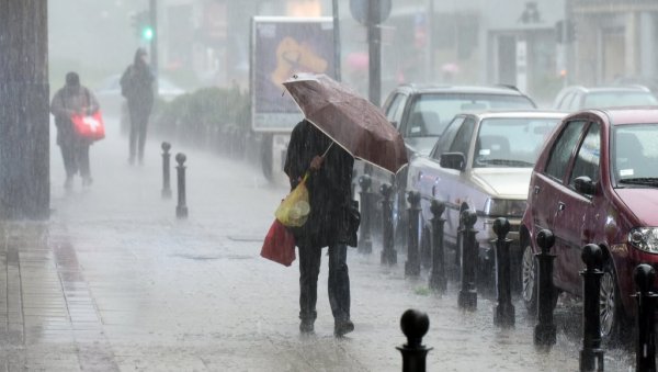 СРБИЈА НА УДАРУ КИШЕ Хитно се огласио РХМЗ: У овим деловима чак и снег (ФОТО) СРБИЈА НА УДАРУ КИШЕ Хитно се огласио РХМЗ: У овим деловима чак и снег (ФОТО)