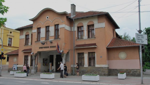 ИЗЛОЖБА У ЗАВИЧАЈНОМ МУЗЕЈУ У ЈАГОДИНИ: Илија Ика Вукићевић као инспирација ИЗЛОЖБА У ЗАВИЧАЈНОМ МУЗЕЈУ У ЈАГОДИНИ: Илија Ика Вукићевић као инспирација