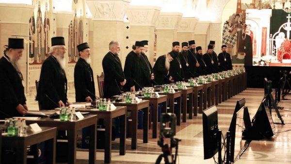 ЦРКВА ДОБИЈА ЈОШ ДВОЈИЦУ ВЛАДИКА? У крипти храма на Врачару почео радни део заседања Сабора СПЦ ЦРКВА ДОБИЈА ЈОШ ДВОЈИЦУ ВЛАДИКА? У крипти храма на Врачару почео радни део заседања Сабора СПЦ
