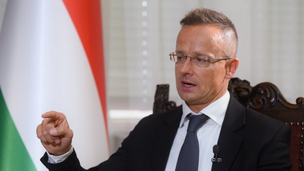 СИЈАРТО: Мађарска и Словачка удруженим снагама против забране увоза руских енергената СИЈАРТО: Мађарска и Словачка удруженим снагама против забране увоза руских енергената