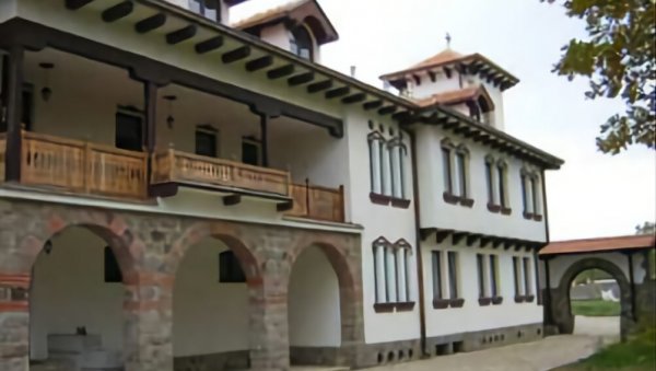 АЛБАНЦИ УПАЛИ ЦРКВУ СПЦ НА КиМ: Епархија Рашко-призренска поднела пријаву против због насилног упада у цркву АЛБАНЦИ УПАЛИ ЦРКВУ СПЦ НА КиМ: Епархија Рашко-призренска поднела пријаву против због насилног упада у цркву
