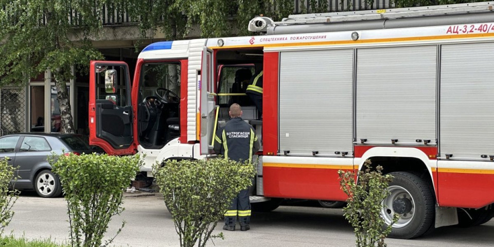 Drama u Loznici: Gori stan u stambenoj zgradi