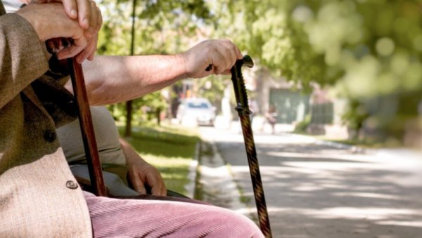 ПОЧИЊЕ ИСПЛАТА ПЕНЗИЈА: Ево ко први добија новац