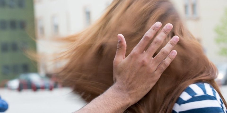 Momak (24) krvnični pretukao devojku (25) u Beogradu: Nasilnik odmah uhapšen