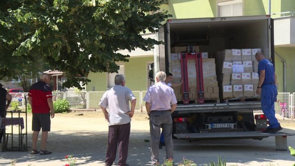 ПЕНЗИОНЕРИА СА НАЈНИЖИМ ПРИМАЊИМА УРУЧЕНИ ПАKЕТИ ПОМОЋИ: подељена 884 пакета