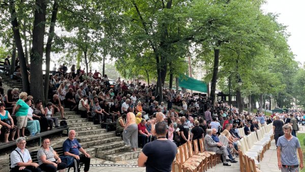 ВУЧИЋ У ЈАГОДИНИ: Председник присуствује церемонији отварања туристичког комплекса и Меморијалног парка Драган Марковић Палма (ФОТО/ВИДЕО) ВУЧИЋ У ЈАГОДИНИ: Председник присуствује церемонији отварања туристичког комплекса и Меморијалног парка Драган Марковић Палма (ФОТО/ВИДЕО)