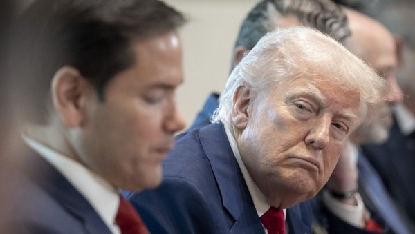ТРАМП СЕ САМ ОДАО: Признао колико би руску економију погодиле његове претње ТРАМП СЕ САМ ОДАО: Признао колико би руску економију погодиле његове претње