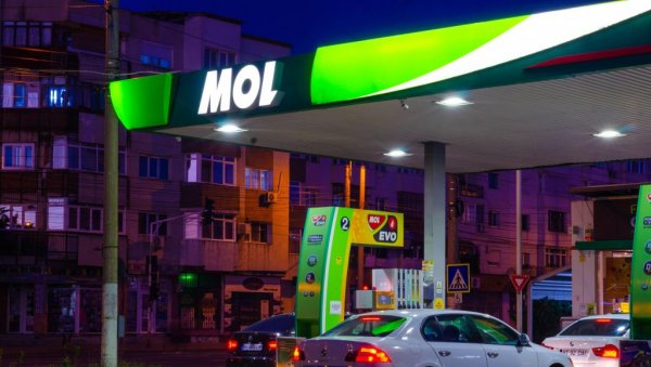 ОГЛАСИО СЕ МОЛ: Потписан оквирни споразум о преузимању већинског власништва у српском НИС-у