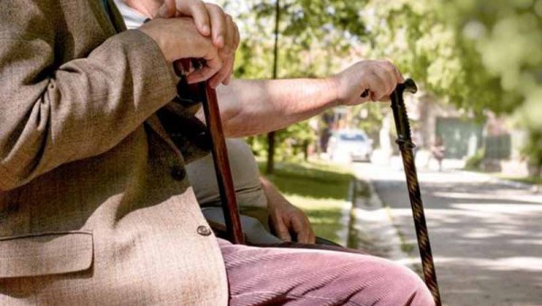 ПИО ОБАВЕШТАВА: Овог датума креће подела пакета за пензионере