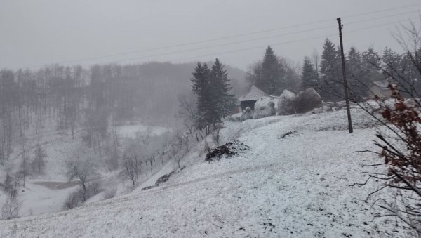 СНЕГ СЕ БЕЛИ У ОВОМ ДЕЛУ СРБИЈЕ: Температура у минусу, време као у сред зиме