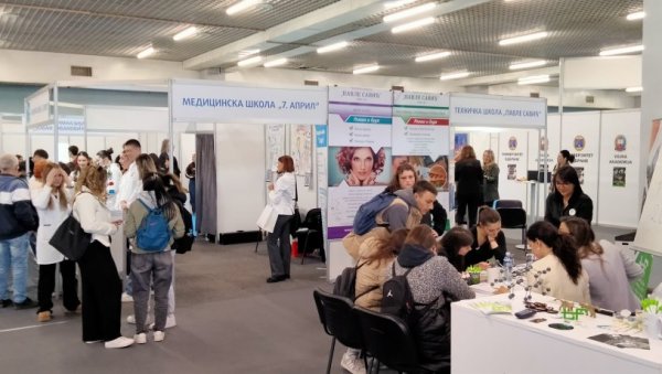 ПУТОКАЗИ“ ЗА ИЗГРАДЊУ СИГУРНИЈЕ БУДУЋНОСТИ: У Новом Саду данас почео Сајам образовања