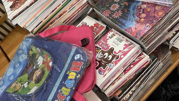 ШКОЛСКИ ПРИБОР ЗА ДЕЦУ МИГРАНТЕ: Подршка Министарства просвете осетљивим групама