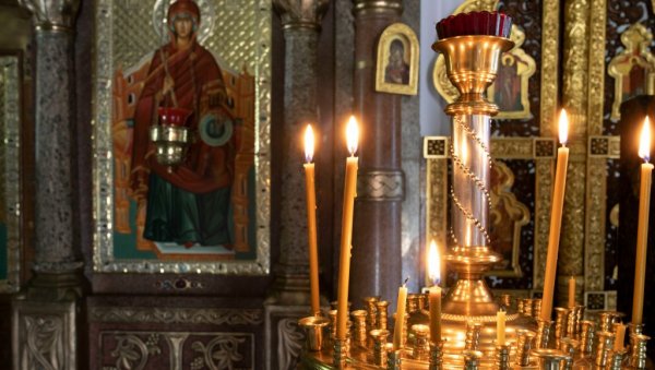 ШТА СЕ РАДИ СА ВАСКРШЊОМ СВЕЋОМ ПОСЛЕ ВАСКРСА? Једна грешка у кући наводно доноси малер