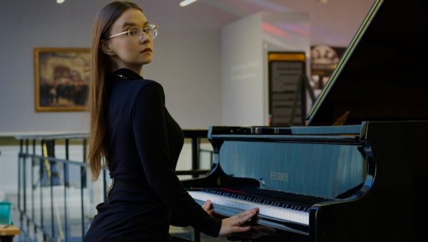 Концерт пијанисткиње Ане Драгосављевић: Градска концертна дворана у Новом Саду