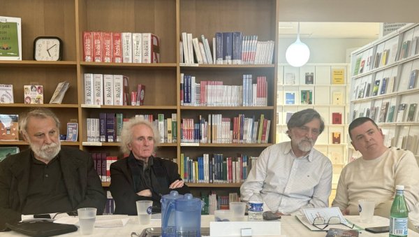 Луча обасјала Сорбону: Књижевни сусрети на чувеном париском универзитету привукли велику пажњу (ФОТО)