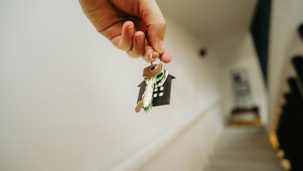 Плаћати кирију или подићи кредит: Шта се више исплати младима?